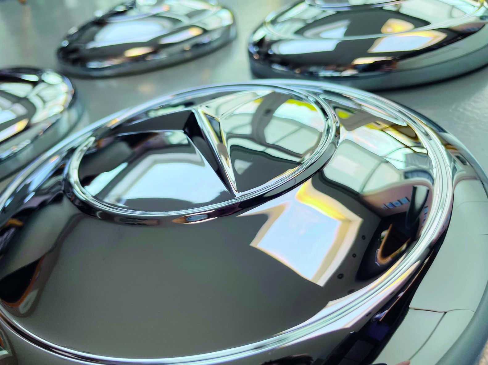 Chromen wieldoppen met Mercedes-ster
